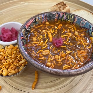 Misal Pav (Vegetarian)
